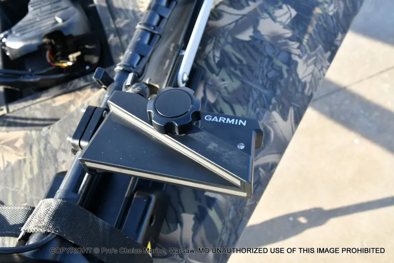 Slide: The Image of Crestliner VT 18 DX w/115HP Mercury Pro-XS 2018 - 23