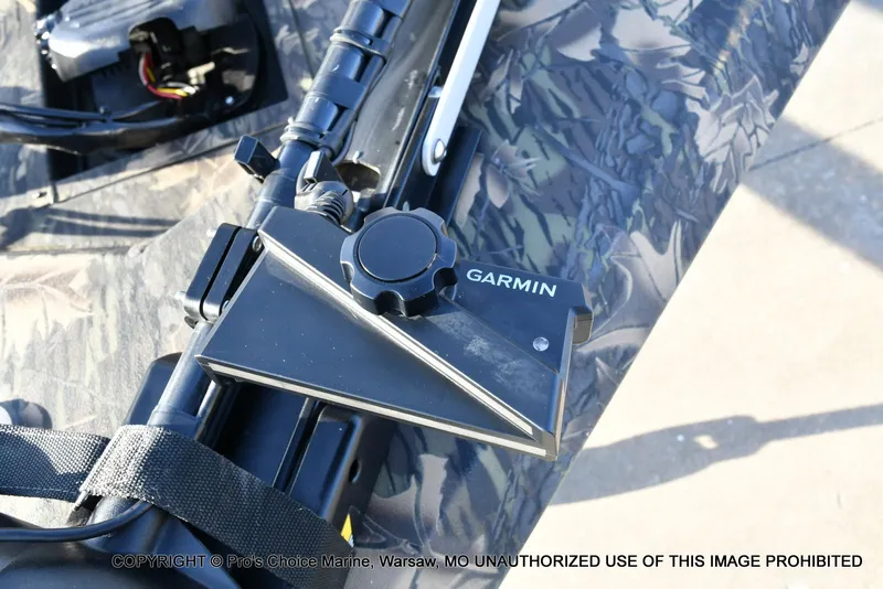 Slide: The Image of Crestliner VT 18 DX w/115HP Mercury Pro-XS 2018 - 24