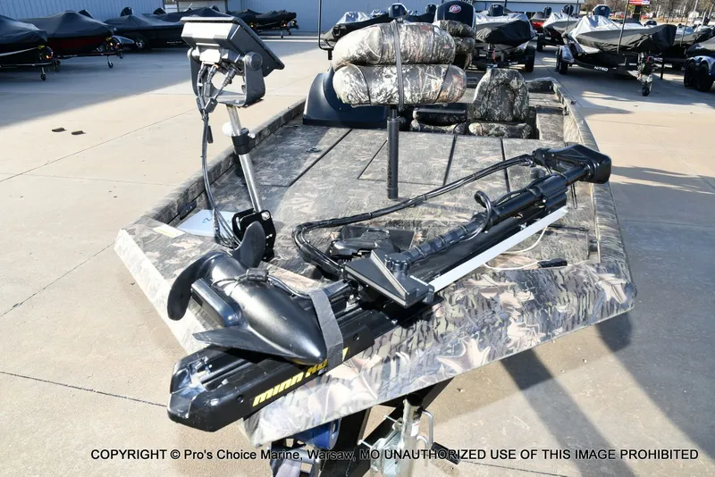 Slide: The Image of Crestliner VT 18 DX w/115HP Mercury Pro-XS 2018 - 25