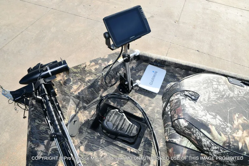 Slide: The Image of Crestliner VT 18 DX w/115HP Mercury Pro-XS 2018 - 3