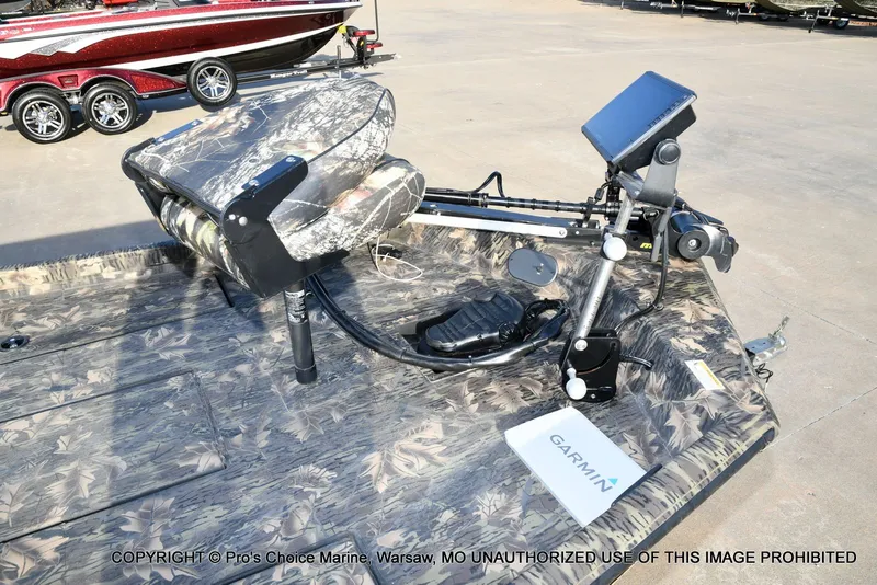 Slide: The Image of Crestliner VT 18 DX w/115HP Mercury Pro-XS 2018 - 30