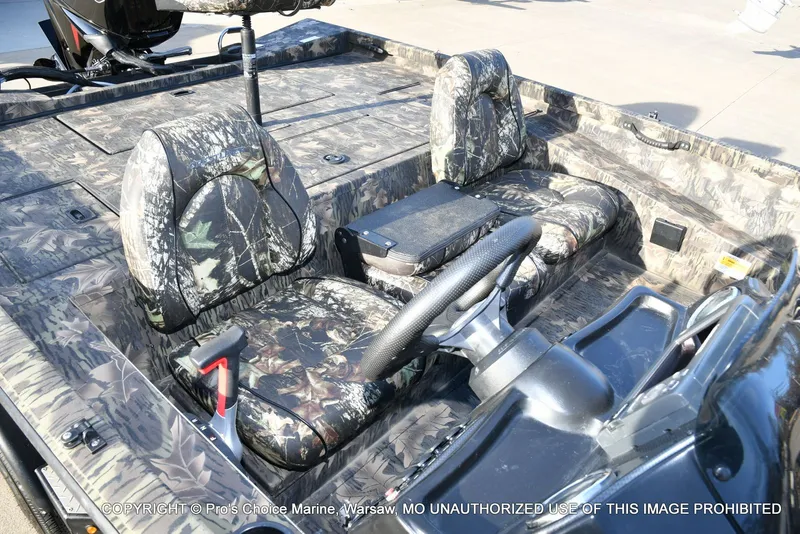 Slide: The Image of Crestliner VT 18 DX w/115HP Mercury Pro-XS 2018 - 32