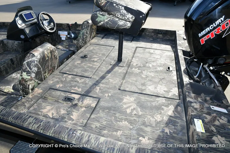 Slide: The Image of Crestliner VT 18 DX w/115HP Mercury Pro-XS 2018 - 36