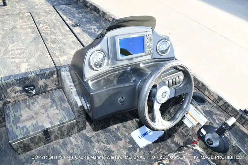 Slide: The Image of Crestliner VT 18 DX w/115HP Mercury Pro-XS 2018 - 39