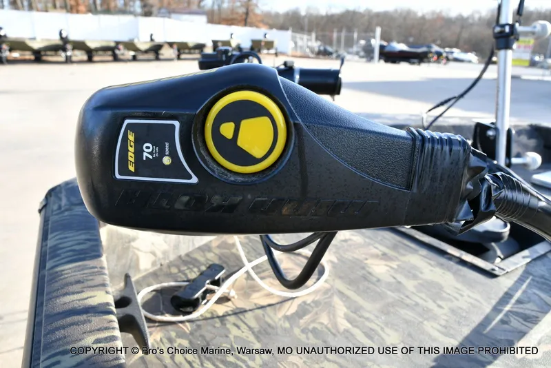 Slide: The Image of Crestliner VT 18 DX w/115HP Mercury Pro-XS 2018 - 4