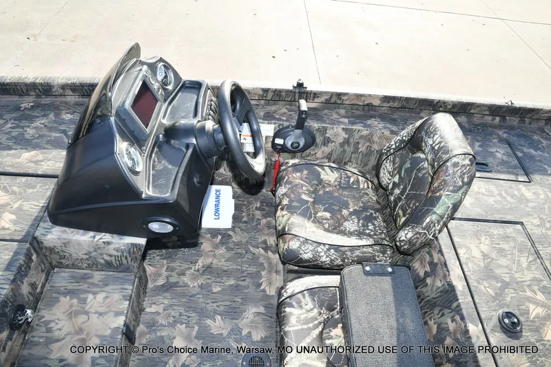 Slide: The Image of Crestliner VT 18 DX w/115HP Mercury Pro-XS 2018 - 40