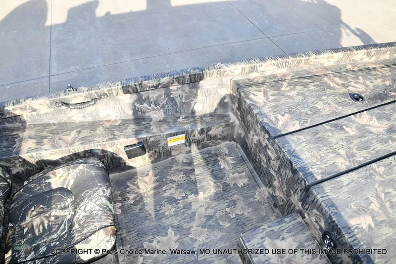 Slide: The Image of Crestliner VT 18 DX w/115HP Mercury Pro-XS 2018 - 42