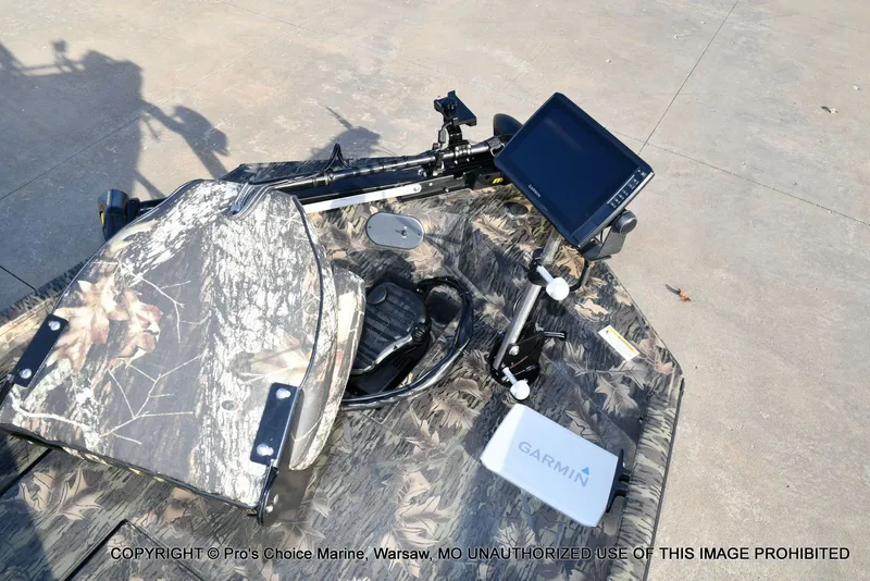 Slide: The Image of Crestliner VT 18 DX w/115HP Mercury Pro-XS 2018 - 44