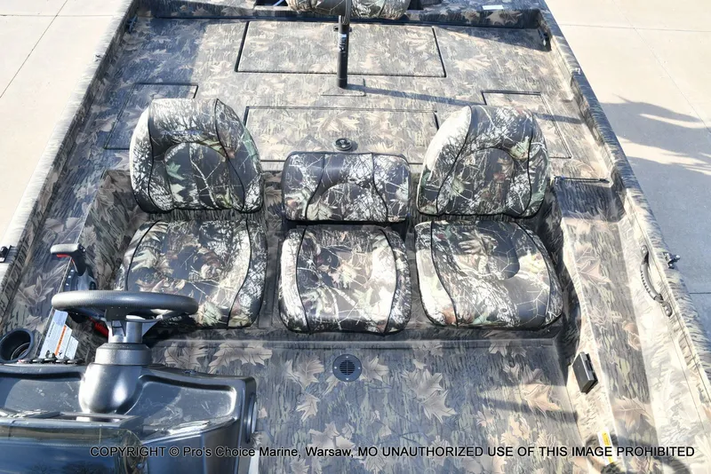 Slide: The Image of Crestliner VT 18 DX w/115HP Mercury Pro-XS 2018 - 48