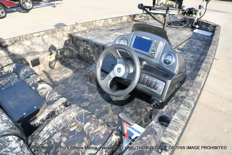 Slide: The Image of Crestliner VT 18 DX w/115HP Mercury Pro-XS 2018 - 5