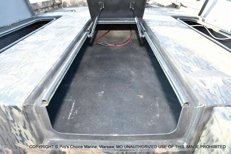 Slide: The Image of Crestliner VT 18 DX w/115HP Mercury Pro-XS 2018 - 52