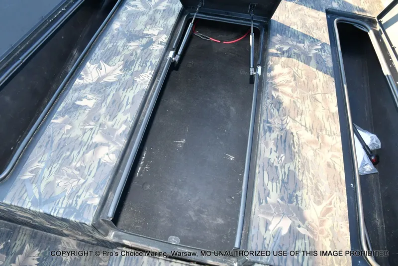 Slide: The Image of Crestliner VT 18 DX w/115HP Mercury Pro-XS 2018 - 53