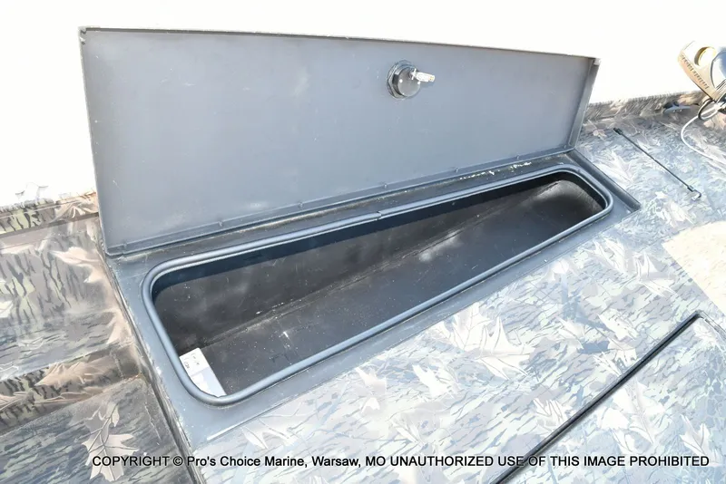 Slide: The Image of Crestliner VT 18 DX w/115HP Mercury Pro-XS 2018 - 54