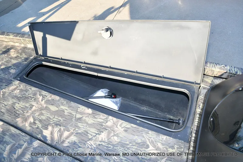 Slide: The Image of Crestliner VT 18 DX w/115HP Mercury Pro-XS 2018 - 56