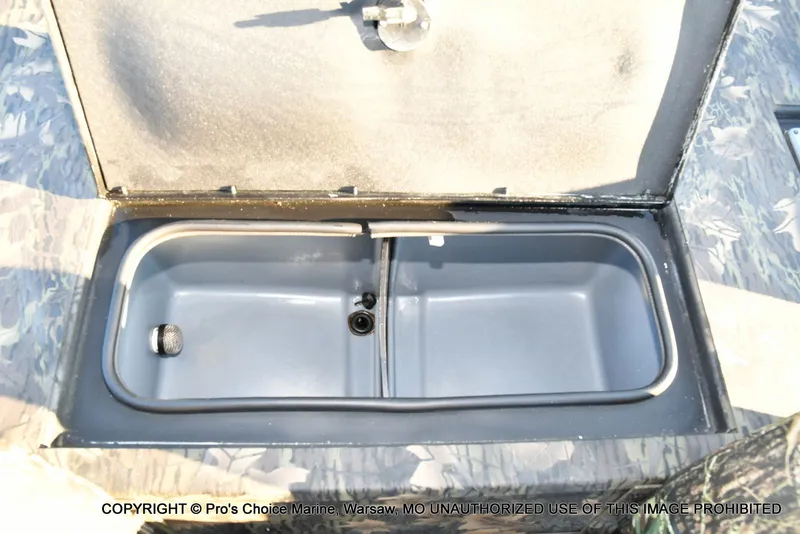 Slide: The Image of Crestliner VT 18 DX w/115HP Mercury Pro-XS 2018 - 60