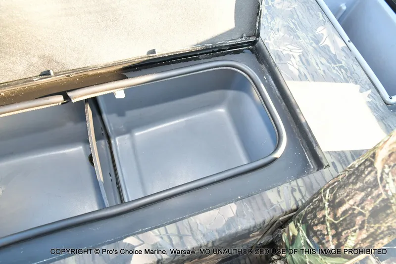 Slide: The Image of Crestliner VT 18 DX w/115HP Mercury Pro-XS 2018 - 62