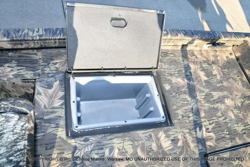 Slide: The Image of Crestliner VT 18 DX w/115HP Mercury Pro-XS 2018 - 63