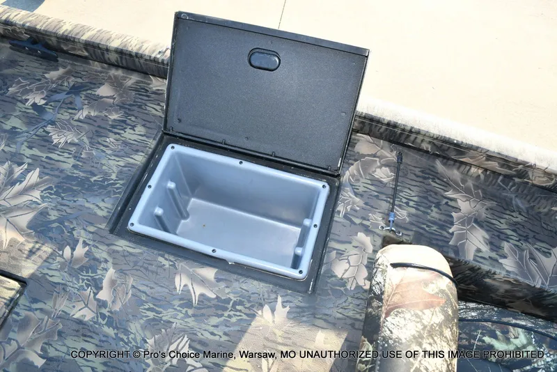 Slide: The Image of Crestliner VT 18 DX w/115HP Mercury Pro-XS 2018 - 65