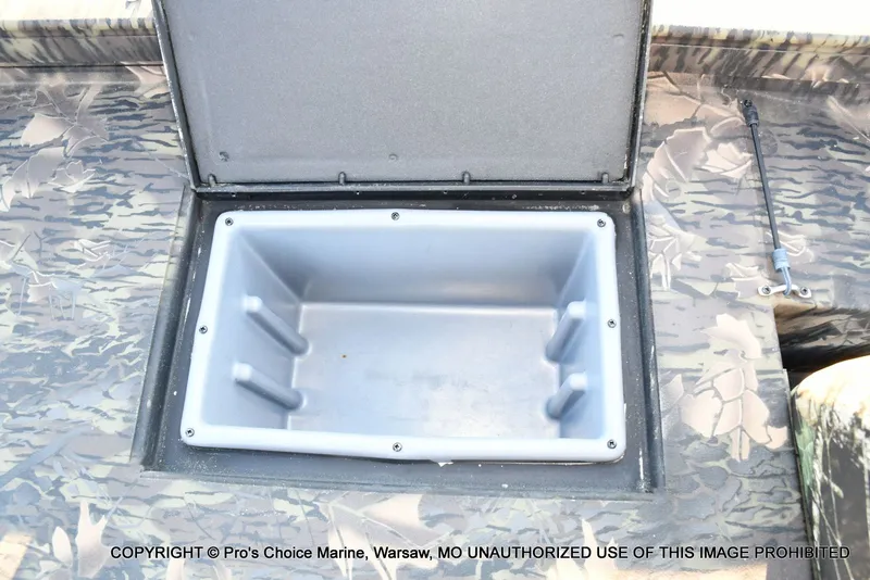 Slide: The Image of Crestliner VT 18 DX w/115HP Mercury Pro-XS 2018 - 66