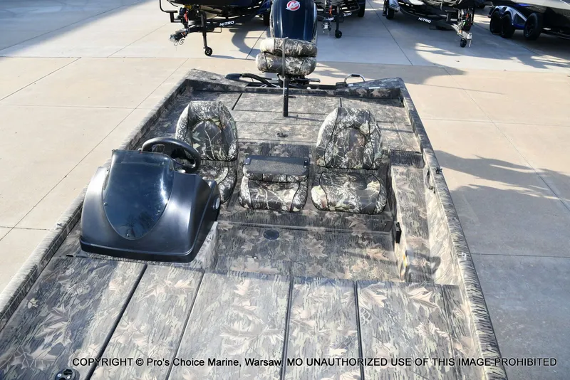 Slide: The Image of Crestliner VT 18 DX w/115HP Mercury Pro-XS 2018 - 8