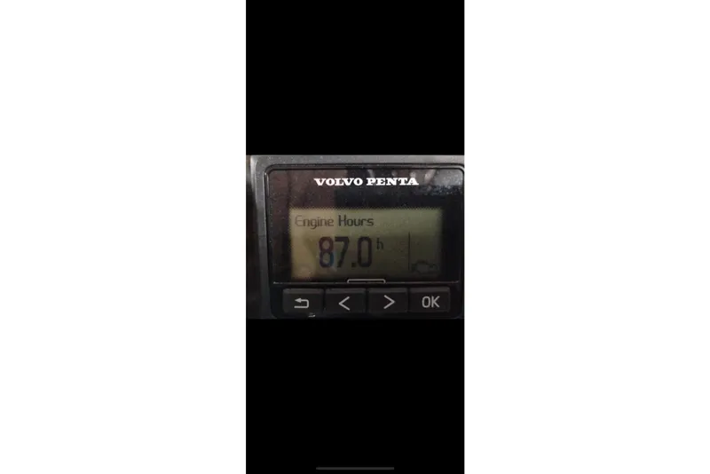 Slide: The Image of Volvo Penta engine hours display showing 87.0 hours on 2023 Chaparral 30 Surf. - 18