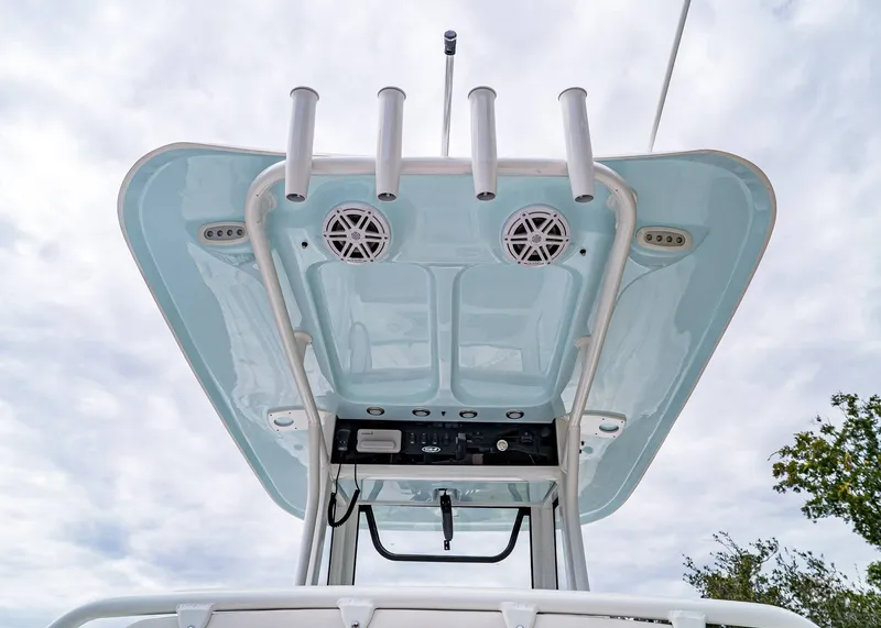 Slide: The Image of Sea Hunt Ultra 235 SE 2026 - 16