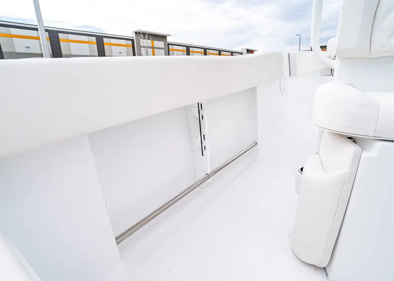 Slide: The Image of Sea Hunt Ultra 235 SE 2026 - 21