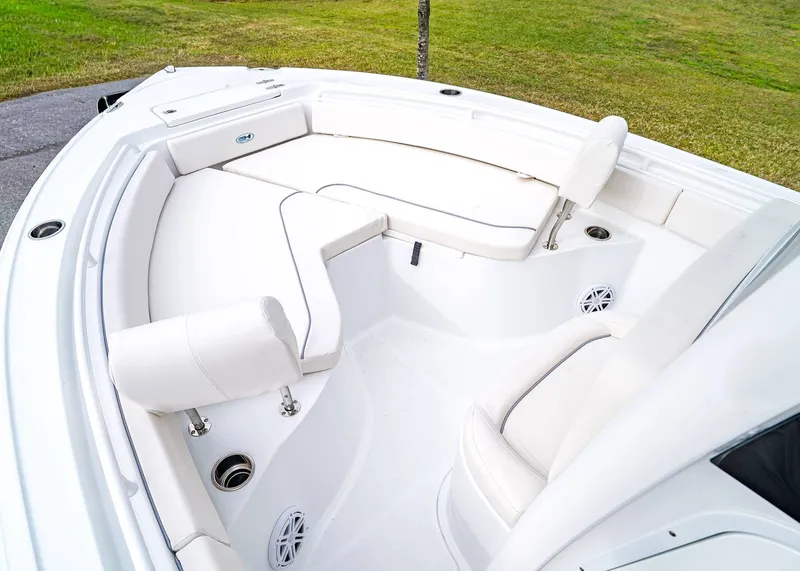 Slide: The Image of Sea Hunt Ultra 235 SE 2026 - 28