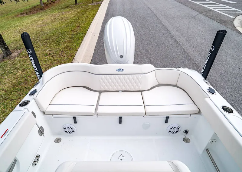 Slide: The Image of Sea Hunt Ultra 235 SE 2026 - 7