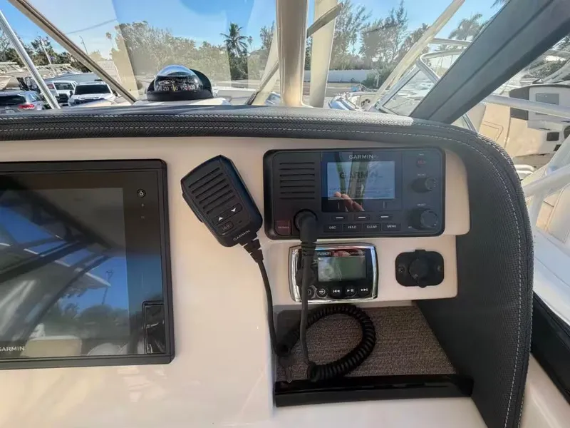 Slide: The Image of Grady-White Freedom 275 2016 - 9