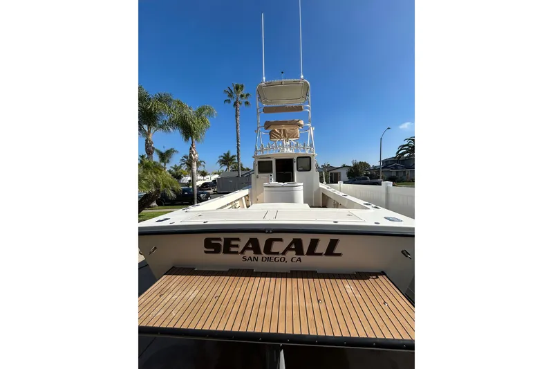 Slide: The Image of Parker 2520 XLD Sport Cabin boat, 2000 model, docked in San Diego, with palm trees in background. - 11