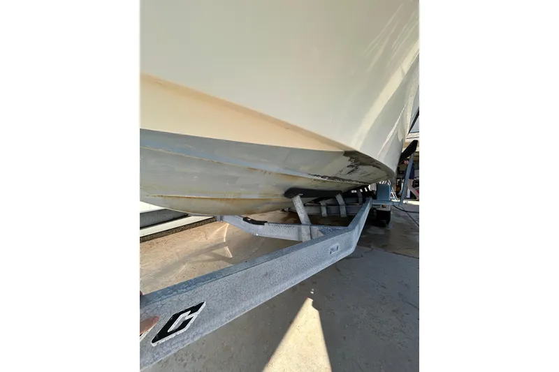 Slide: The Image of Parker 2520 XLD Sport Cabin 2000 on trailer, showing hull and underside details. - 17