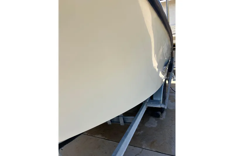 Slide: The Image of Side view of a 2000 Parker 2520 XLD Sport Cabin boat on a trailer. - 18