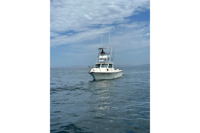 Slide: The Image of Parker 2520 XLD Sport Cabin boat on open water, 2000 model. - 2