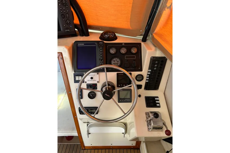 Slide: The Image of Control panel of a 2000 Parker 2520 XLD Sport Cabin boat with steering wheel. - 23