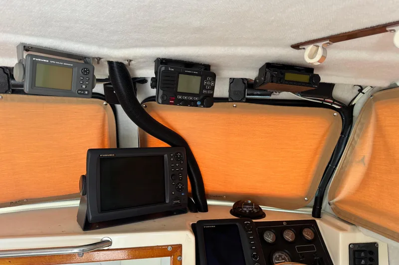 Slide: The Image of Interior of a 2000 Parker 2520 XLD Sport Cabin with navigation equipment. - 24