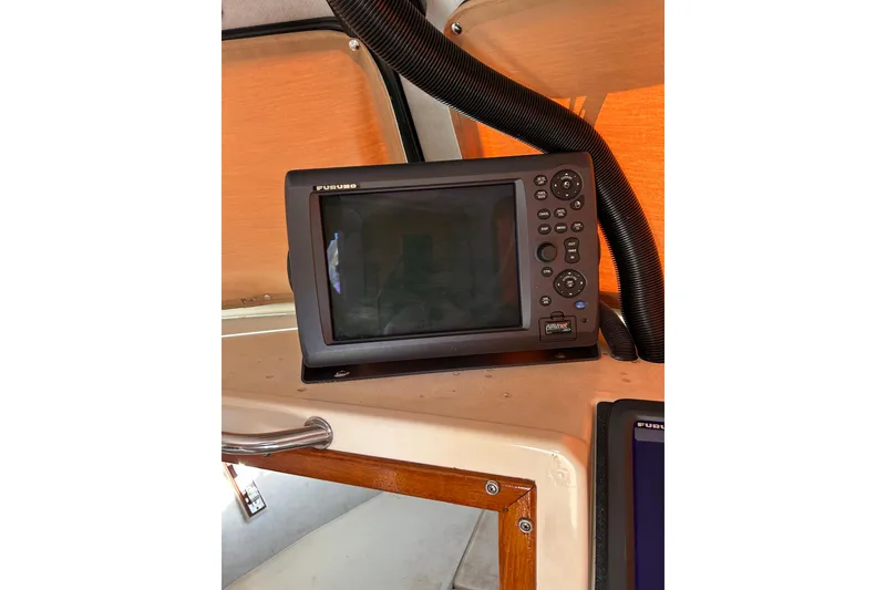Slide: The Image of Furuno marine GPS system inside a 2000 Parker 2520 XLD Sport Cabin boat. - 25
