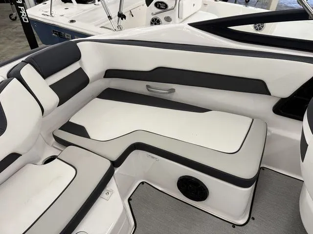 Slide: The Image of Yamaha SX195 2024 - 12