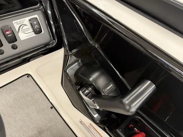 Slide: The Image of Yamaha SX195 2024 - 24