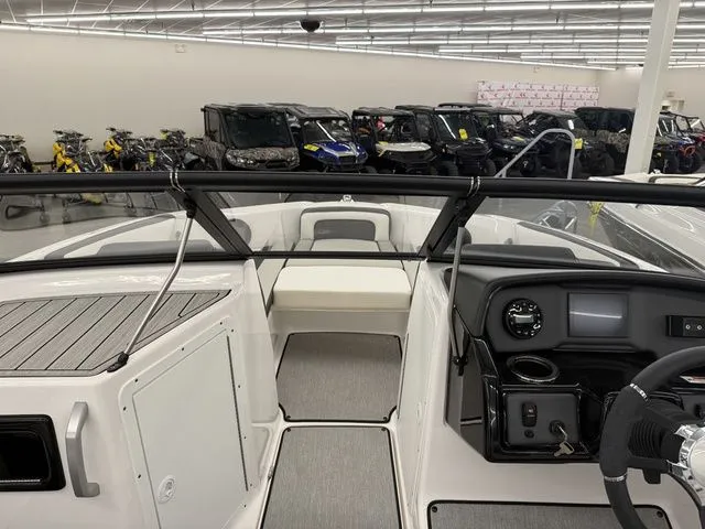 Slide: The Image of Yamaha SX195 2024 - 25