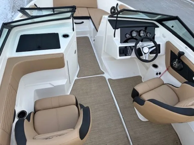 Slide: The Image of Sea Ray SPX 190 Outboard 2023 - 10