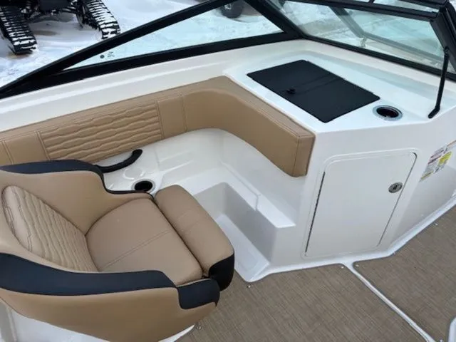 Slide: The Image of Sea Ray SPX 190 Outboard 2023 - 12