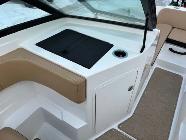 Slide: The Image of Sea Ray SPX 190 Outboard 2023 - 14