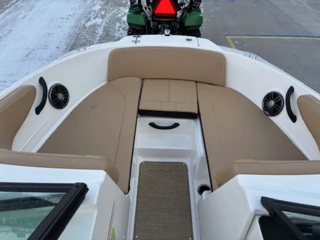Slide: The Image of Sea Ray SPX 190 Outboard 2023 - 16