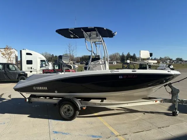 Slide: The Image of Yamaha 190 FSH Deluxe 2016 - 6