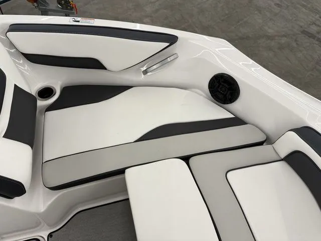 Slide: The Image of Yamaha SX195 2024 - 28