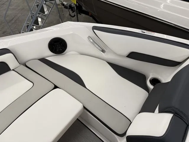 Slide: The Image of Yamaha SX195 2024 - 30