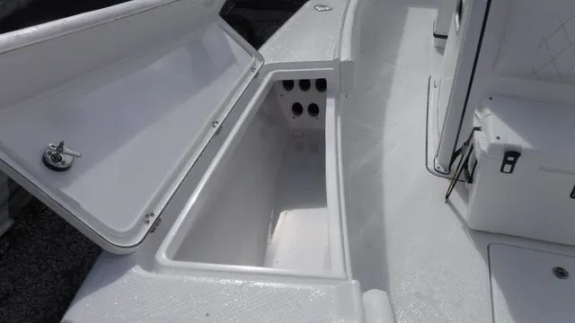 Slide: The Image of Blazer Bay Makaira 2800 2026 - 10