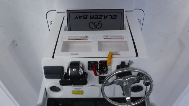 Slide: The Image of Blazer Bay Makaira 2800 2026 - 14