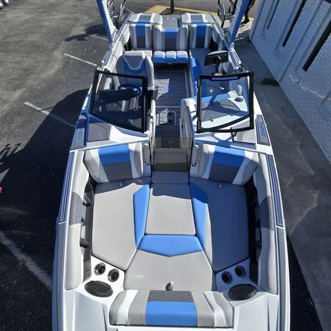 Slide: The Image of Malibu Wakesetter MXZ 24 MXZ 2026 - 13